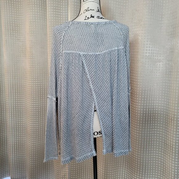 We the Free Split Back Henley Oversized Raw Hem Top - Size S - Picture 11 of 13
